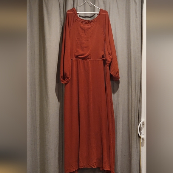 Red flowy maxi dress - Picture 2 of 3